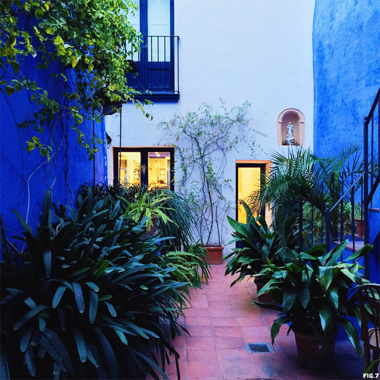 Blue-walls-sitges-barcelona-spain
