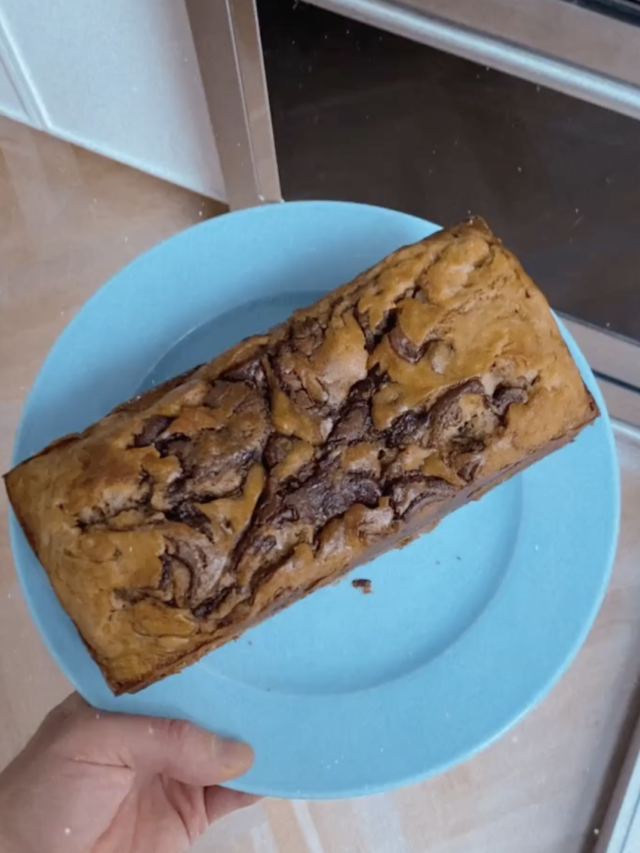 MOIST CHOCOLATE CHIP BANANA BREAD WITH NUTELLA